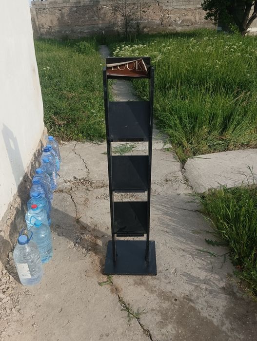 Торговая стойка деревянная