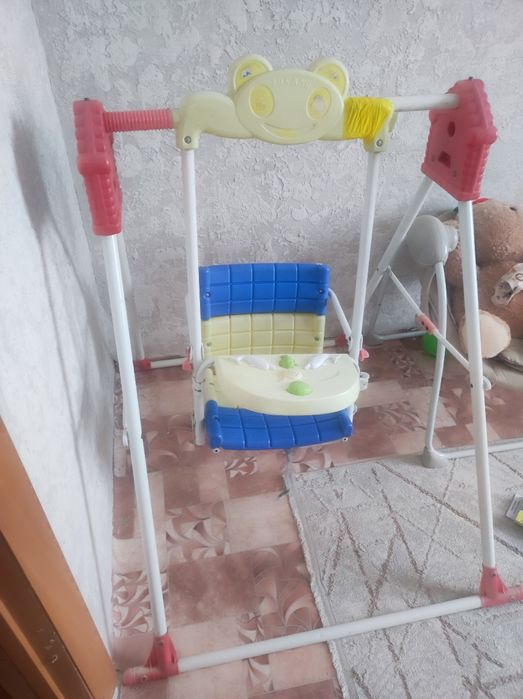 Качели б/у в нормальном состоянии