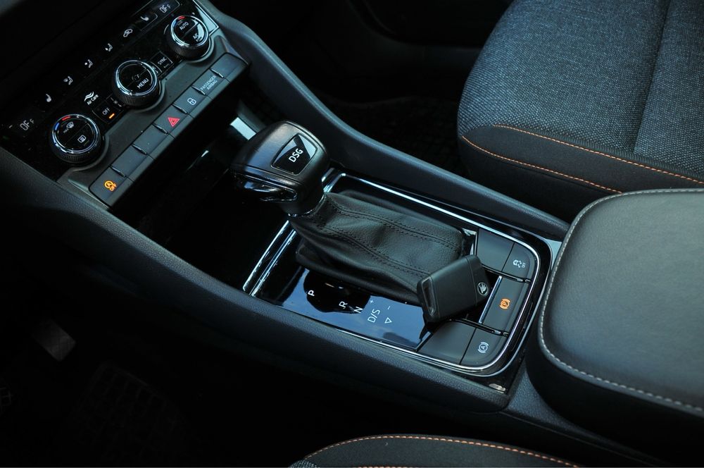 Vand Skoda Karoq an fab 2022, motor 2.0 TDI, Automat