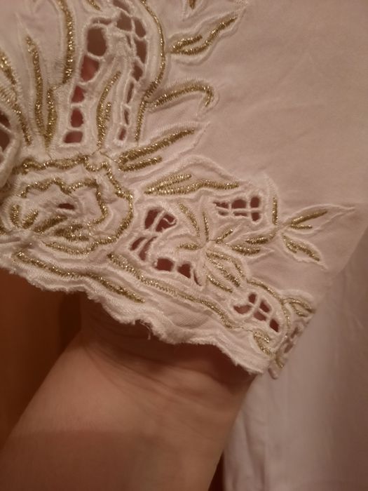 Frumoasa bluza de dama cu broderie aurie marimea 38