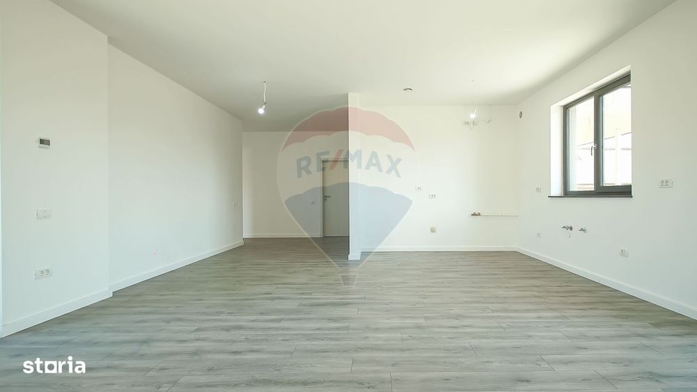 Casă cu 5 camere de vânzare, Hălchiu