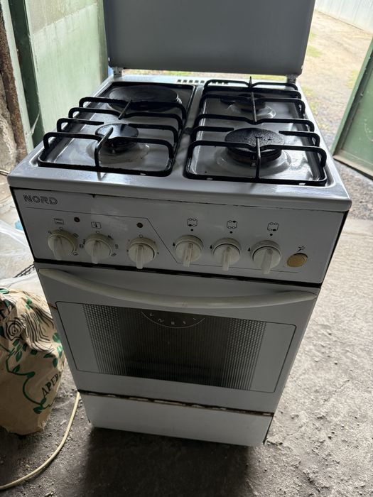 Продам газ плиту срочно