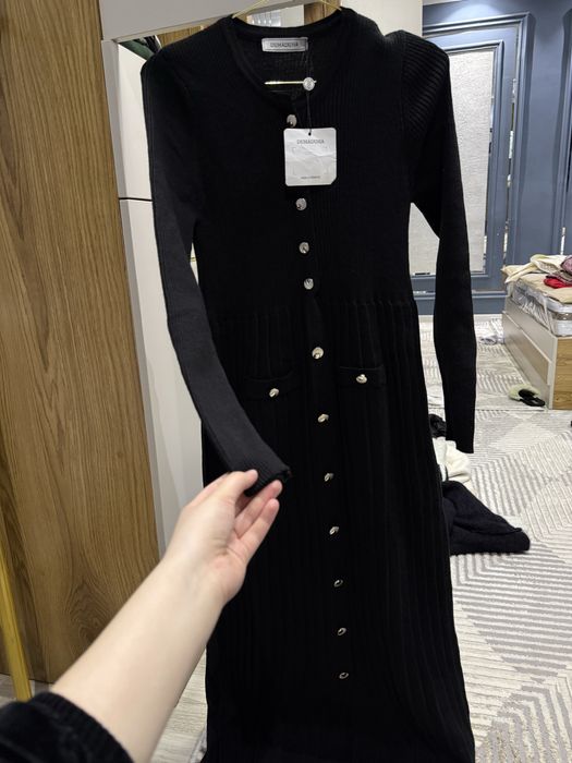 Кийимлар  2 та кастум 1 та койле 1 та майка 1 та сумка