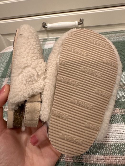 Papuci blană GAP 12 18 luni