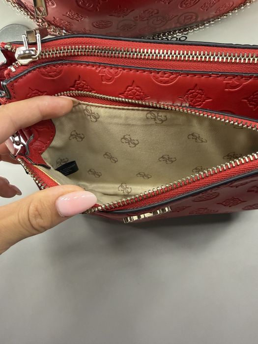 Дамска чанта Guess