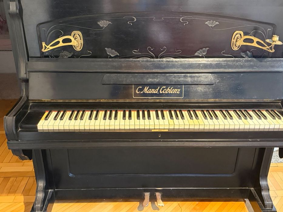 Pianina de vanzare