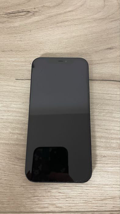 Vând Iphone 12 perfect functional, 64 GB, sănătatea bateriei 100% + 5 huse