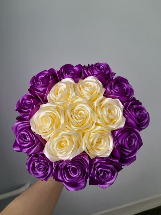 Букет роз из атласной ленты