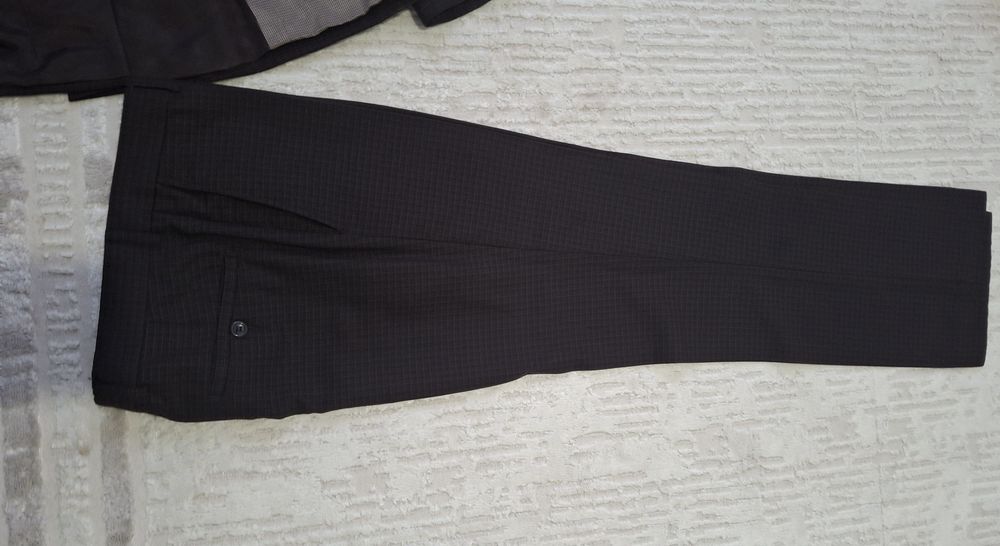 Продам Костюм Коричневый