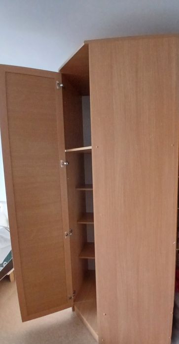 Продам угловой шкаф с зеркалом на двери!