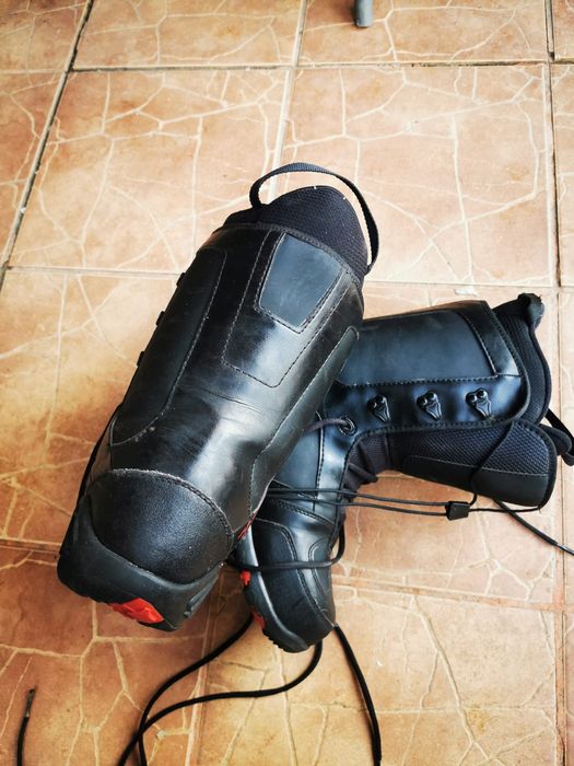 Vând bocanci boots pt zăpadă Atomic stare buna