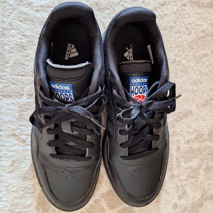 Кроссовки adidas hoops