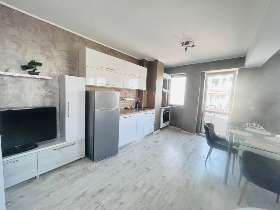 Дава се под наем Двустаен апартамент в Варна, Център - 70 кв.м за 433.5 € - Снимка #4