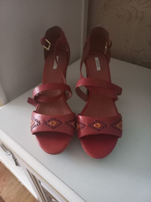 Босоножки летние.