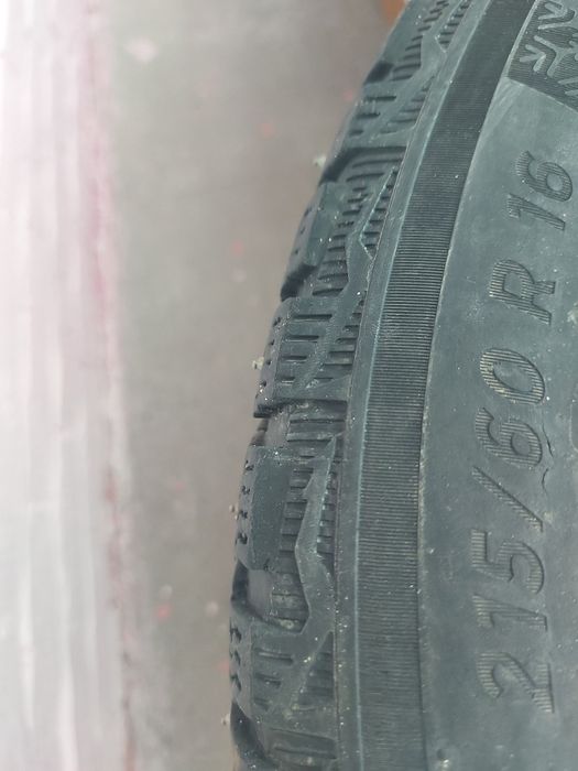 Продам резину 215/65/16