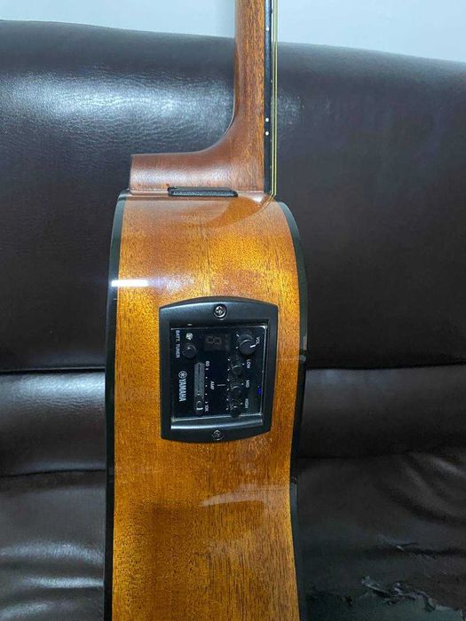 Продается электро-акустическая гитара YAMAHA FGX800C.