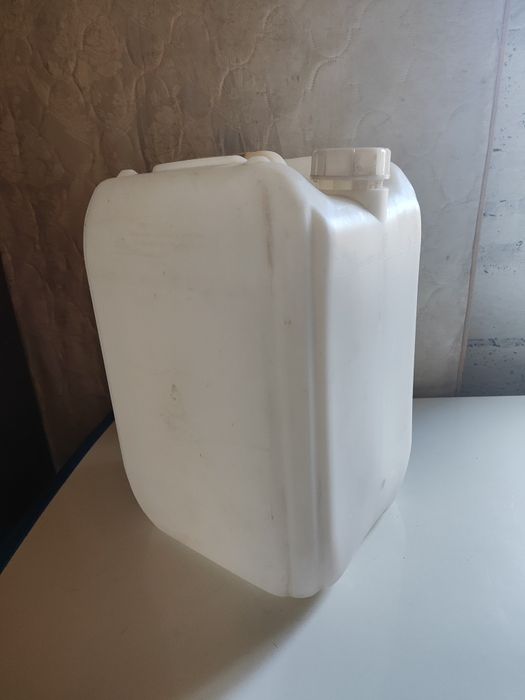 Продаю канистры 30 л, 20 л