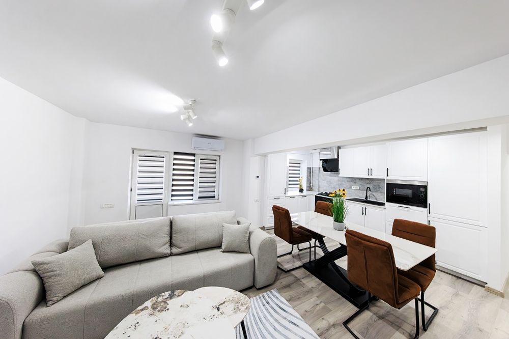 Citește tot - închiriez  Apartament 3 camere centru