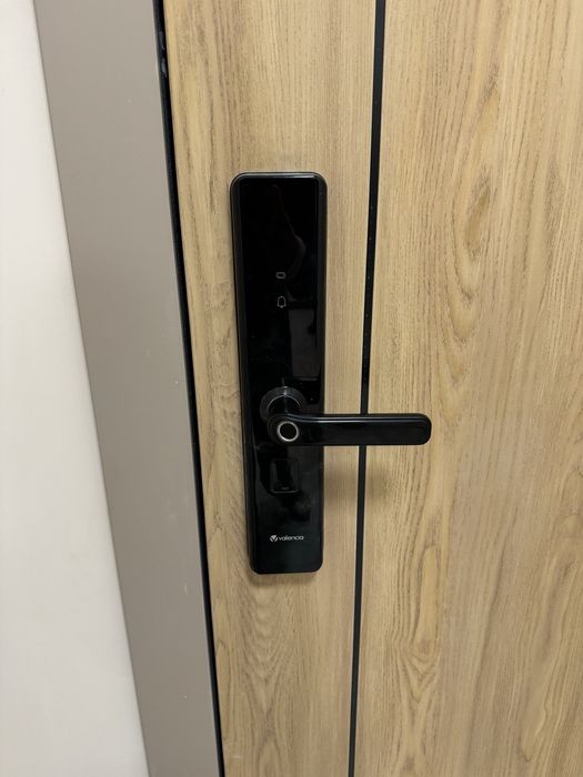 Продам входную дверь с кодом