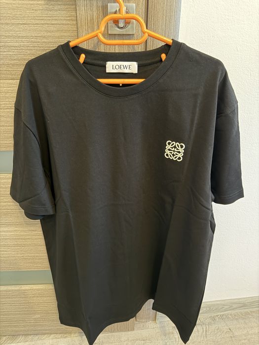 Tricou negru Loewe, bumbac 100%, masura L, logo brodat pe partea din fata