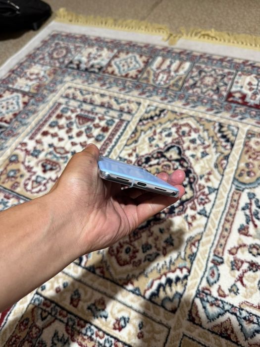 Google pixel 8 pro иедал
