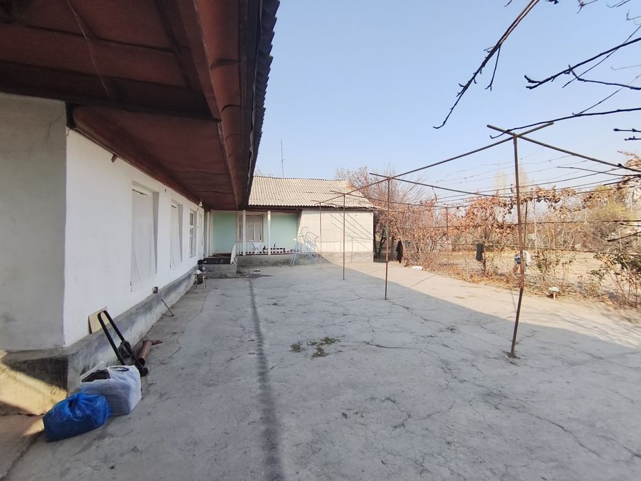 Ховли Уй срочна яхши нархда