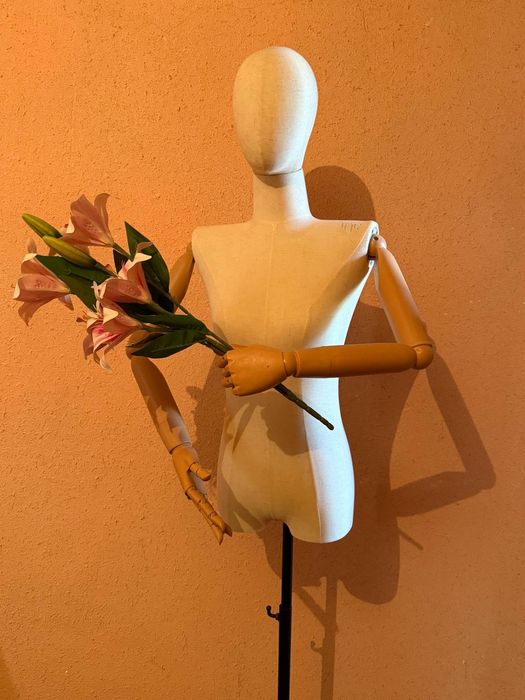 Maniken sotiladi srochna