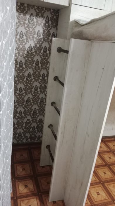 Двухъярусная кровать