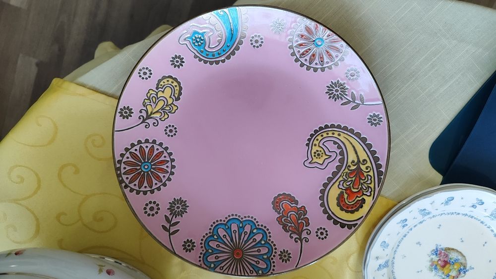 Чинии , различни цветове и размери