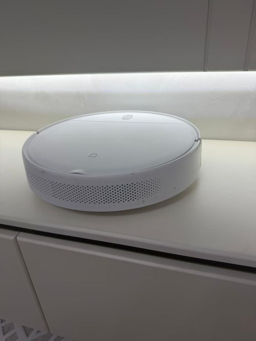 Продам отличный робот пылесос XIAOMI