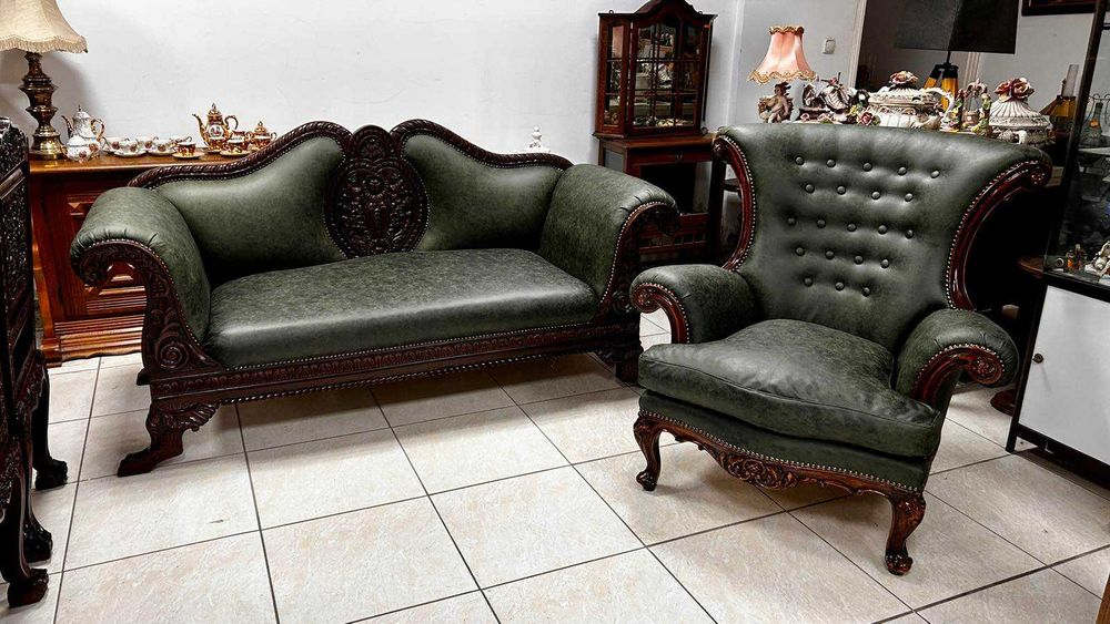 Старинен комплект от масивен махагон с изящна ръчна резба