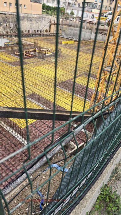 Тристаен апартамент в Младост 2 с 17кв.м двор