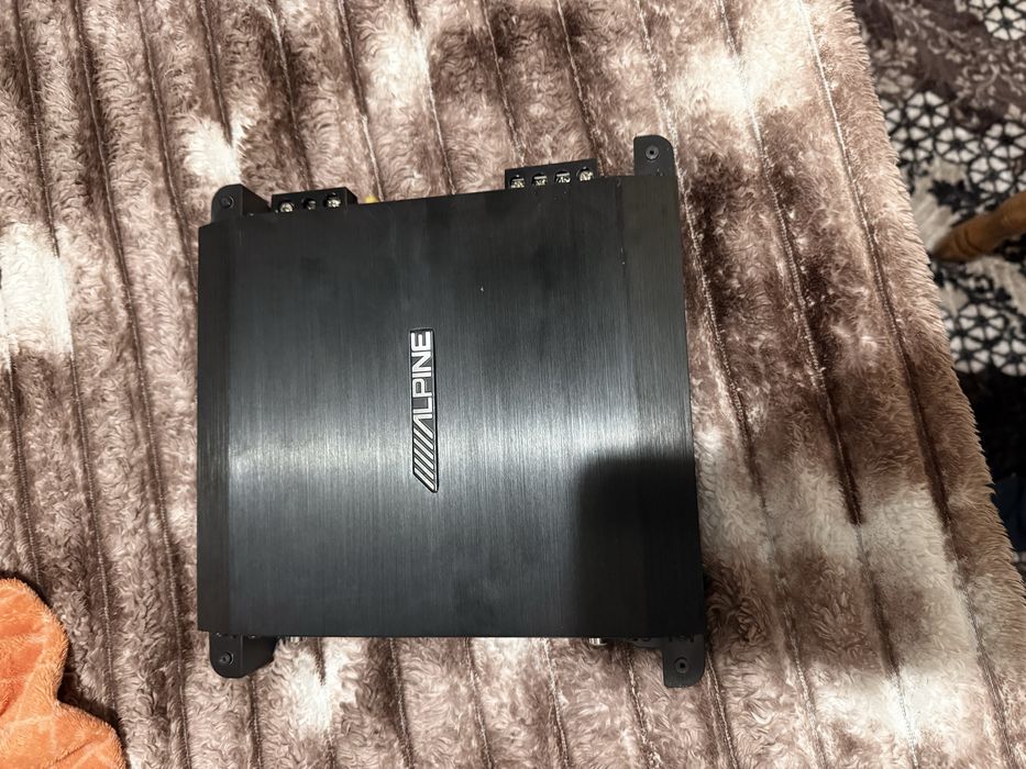 Vand subwoofer Alpin ca nou