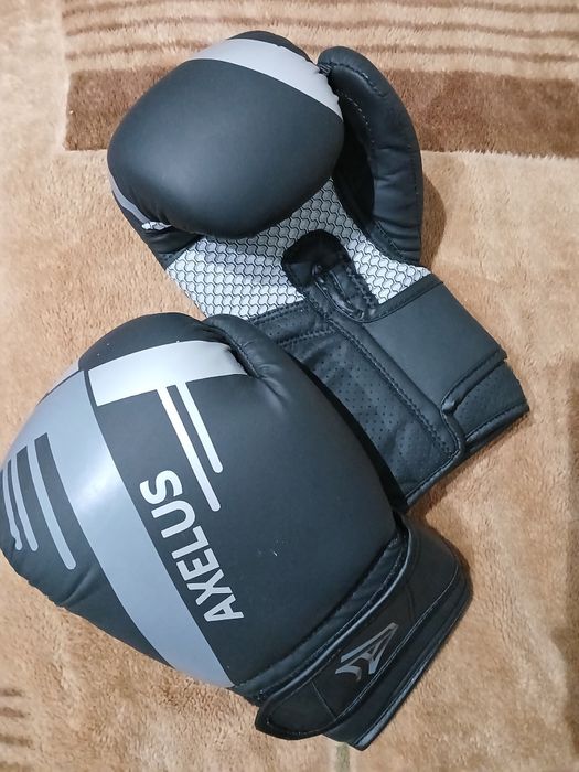 Sport anjomlari boks perchatki va oyoq uchun mahsus himoya anjomlari