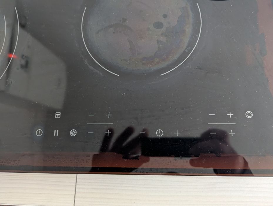 Plită vitroceramică incorporabilă Electrolux.