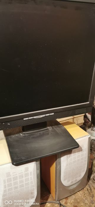 Компютърна конфигурация с колони монитор