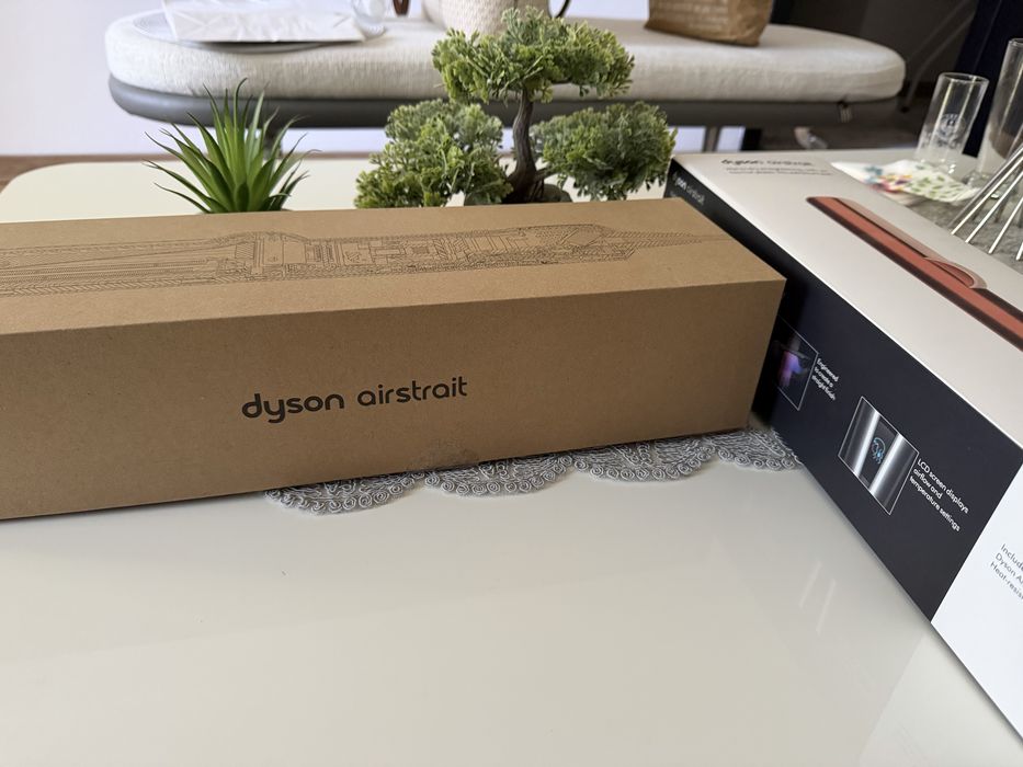 Оригинален Dyson Airstrait като нов !!
