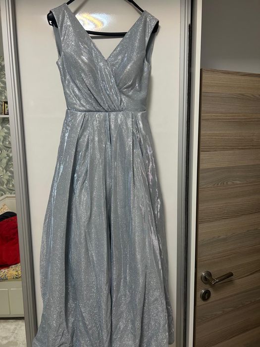 Vand rochii de ocazie