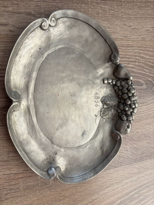 Старинни посребрени съдове