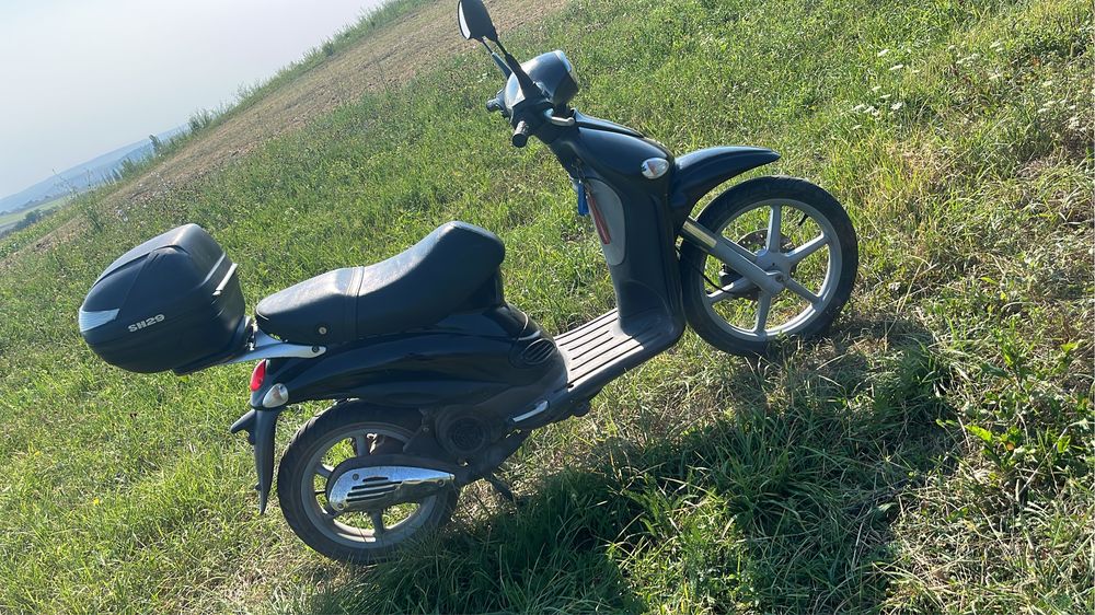 Vand piaggio liberty 150 perfect functional,cu piese noi originale