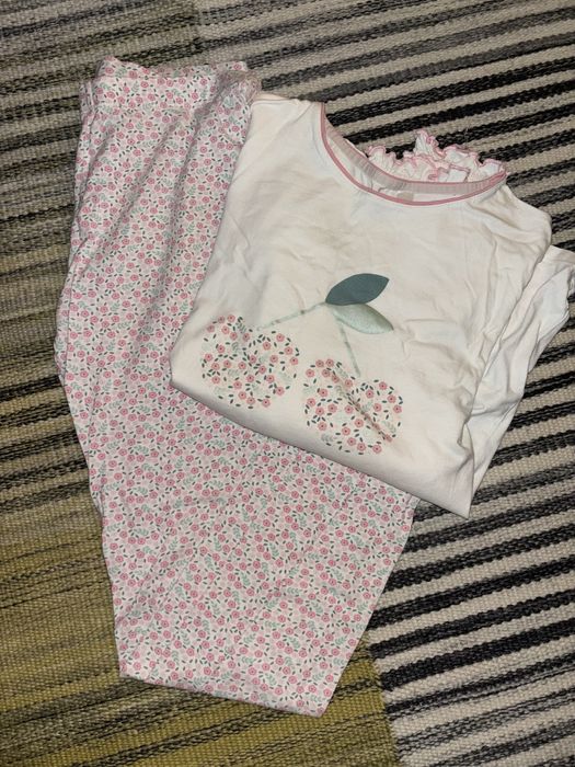 Момичешка пижамка  с черешки