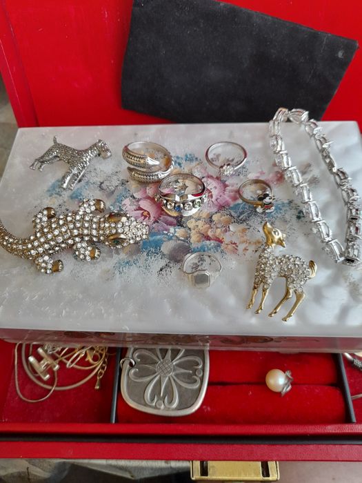 Сребърни пръстени и други накити