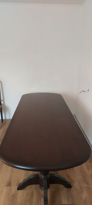 Продам гостивой стол с стульями