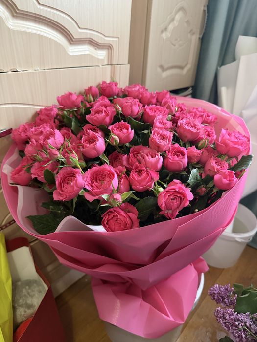 Букет красивых кустовых роз