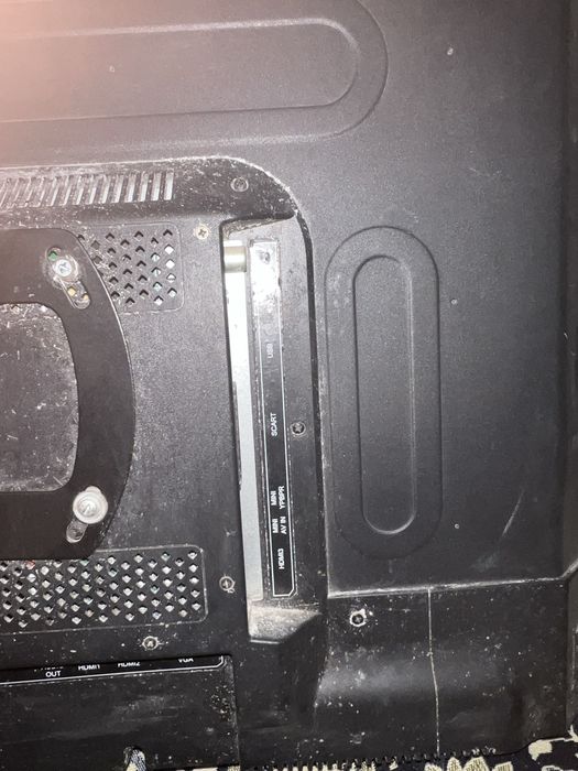 Продам телевизор Elenberk