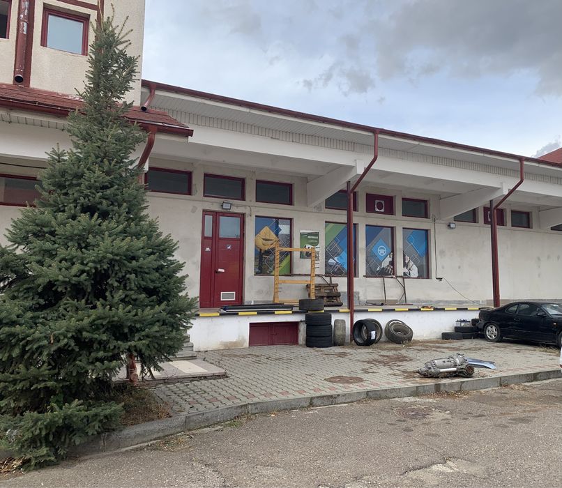 Hala in Onesti Zona de Jos 306MP utili 380V parcare privata