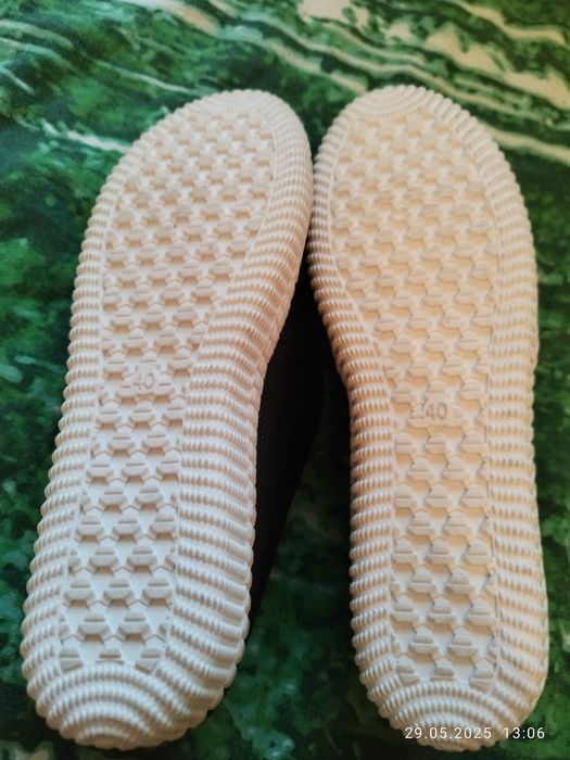 Слипоны черные женские