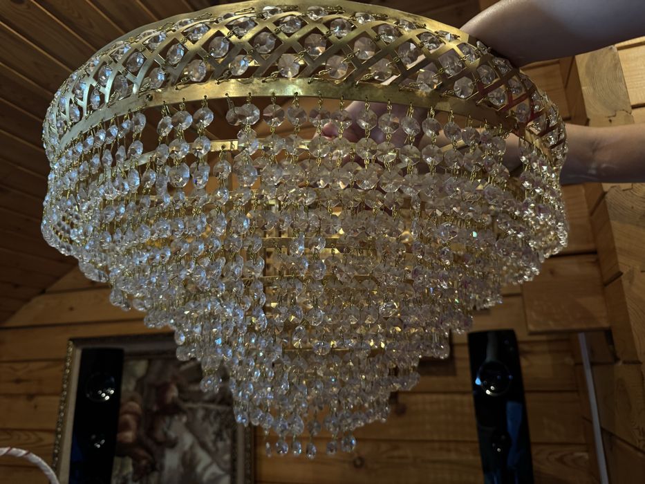 Продам люстры для зала