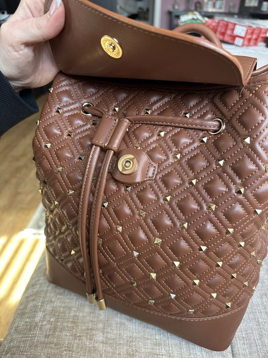 Раница с капси в отлично състояние