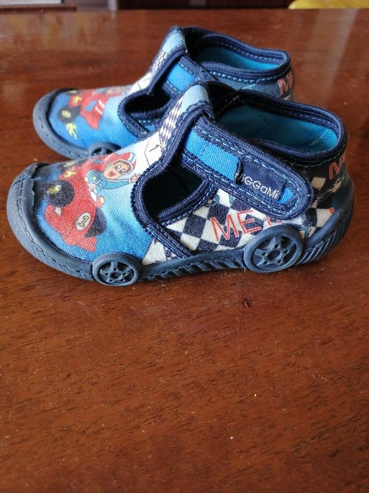 Три чифта пантофи номер 24